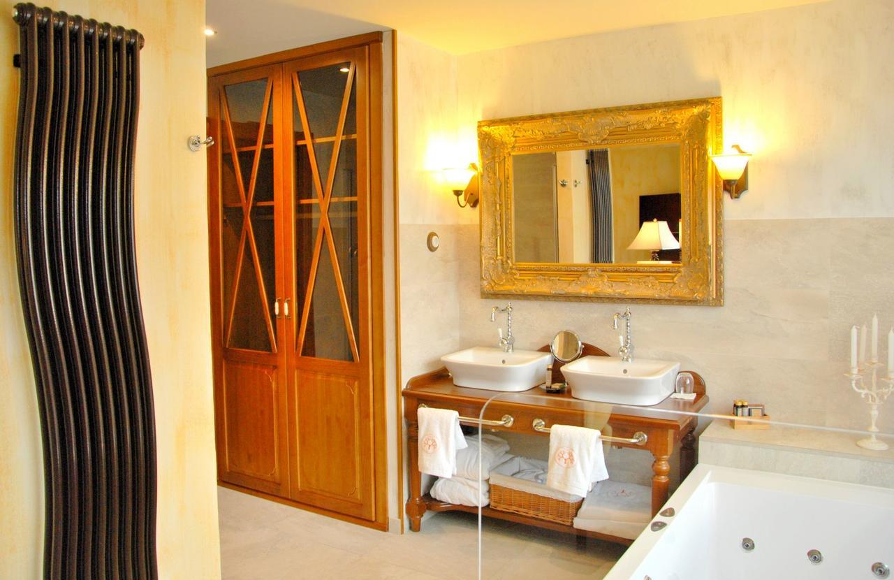 Hotel Selba D'Ansils เบนาสเก ภายนอก รูปภาพ